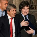 Caputo aprieta a los bancos y el mercado se tensa: ¿restricción al estilo corralito o estrategia preventiva?
