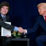 Qué es un «swap» de monedas como el que negocia Argentina con el gobierno de Trump (y las dudas que genera)