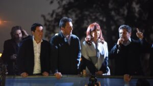 El ajedrez peronista que juegan Kicillof, CFK y Sergio Massa