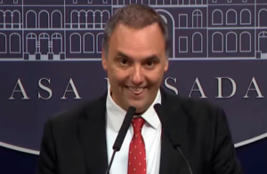 Más escándalos: Adorni también viajó con su familia al lujoso hotel Llao Llao en Bariloche