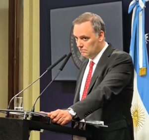 La escribana de Adorni trabajó para narcos y entró siete veces a Casa Rosada