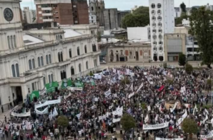 Paraná: una movilización multitudinaria en defensa de la Caja de Jubilaciones de Entre Ríos