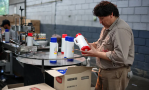 Con la apertura de importaciones, industrias echan empleados, remarcan hasta cinco veces y sostienen grandes ganancias