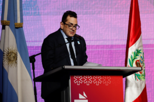 Silbidos y abucheos contra el secretario de Cultura en la inauguración de la Feria del Libro