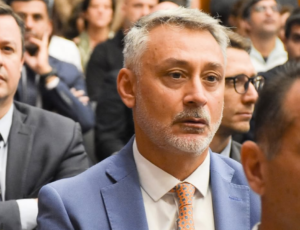El polémico presidente del Tribunal de Cuentas fue denunciado penalmente