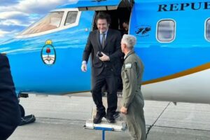 Milei ya dio 16 vueltas al mundo y causó un déficit de US$4,5 millones con sus viajes desde que asumió