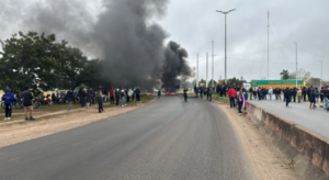 Concepción del Uruguay: trabajadores de Tres Arroyos volvieron a manifestarse en el acceso al Monumento a Urquiza