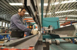 El empleo industrial pyme perdió casi 49 mil puestos en un año y se profundiza la crisis