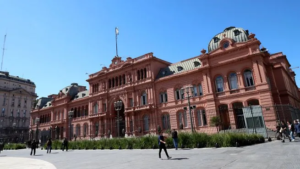 El Gobierno intenta bajar la tensión interna con una nueva reunión de la mesa política