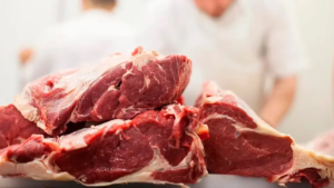 Argentina se encareció en dólares: la carne aumentó hasta 60% y la ropa se mantuvo entre las más costosas del mundo