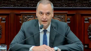 Tensión en el Senado de la Nación: se pospuso la sesión por Manuel Adorni y quedó cerca de ser interpelado a principios de julio