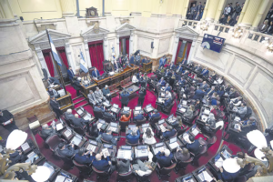 La oposición busca la interpelación y moción de censura de Adorni