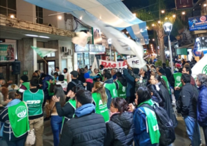 «Pará la mano Azcué con los despidos»: multitudinaria protesta de ATE contra el ajuste en Concordia