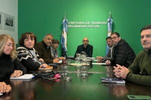 Paritarias estatales: el Gobierno ofreció aumento del 7 por ciento en dos tramos