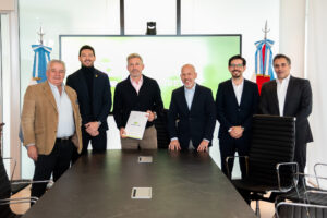 Frigerio firmó un convenio con una empresa tecnológica para llevar la inteligencia artificial al Estado y las pymes