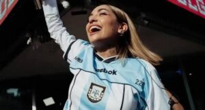 Fin de la intriga: María Becerra cantará el Himno Nacional en la final del Mundial