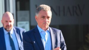 Nueva fuga en La Libertad Avanza expone las grietas del armado de Pareja en la Provincia