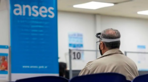 Oficializan suba de las jubilaciones y asignaciones para agosto: continúa el bono de $70.000