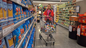 La canasta básica se aceleró al 2,2% en junio: una familia necesitó más de $1.500.000 para no ser pobre