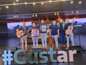 Acompañamiento a artistas locales: Simino estuvo junto a Ariel «El Entrerriano» en Buenos Aires