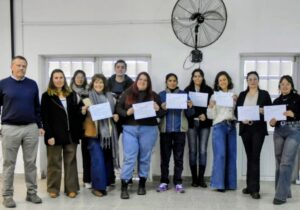 La Paz: se entregaron certificados a quienes se capacitaron en Peluquería