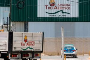 El Gobierno no resolvió nada: Granja Tres Arroyos comenzó a enviar cartas de despido