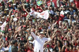 Lula lanzó su campaña y puso la soberanía de Brasil en el centro del debate