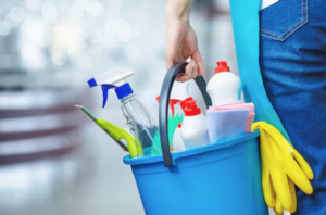 Empleadas domésticas: cuánto se cobra en agosto y cuáles son los adicionales que deben sumarse