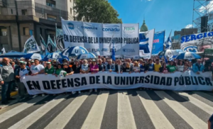 Docentes universitarios paran 48 horas y vuelven a tensar la relación con el Gobierno por salarios y fondos