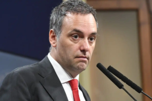 La Justicia citó a Manuel Adorni para que justifique su patrimonio