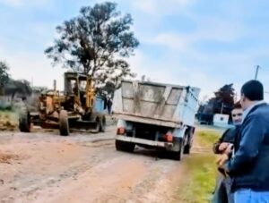 San Gustavo: comenzaron los trabajos para reacondicionar caminos rurales con ripio
