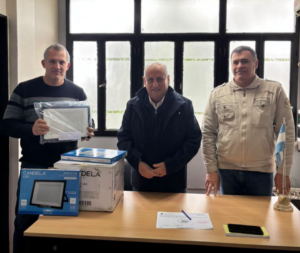 Santa Elena: Rossi entregó nuevas luminarias al Club Progreso Social y Deportivo