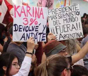 Con abucheos e insultos recibieron a Milei en Bahía Blanca