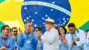 Lula aumenta un 15% en la asistencia social con «Bolsa Familia», en antesala de la gran disputa electoral