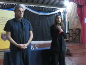 Michel entregó material de la Cámara de Diputados a una escuela y cuestionó duramente a Marta Landó