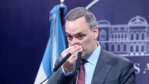 Adorni declaró que compró Bitcoin a las 4 AM y creen que le está mintiendo a la Justicia