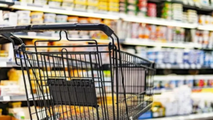 Efecto apreciación cambiaria: los alimentos y servicios en la Argentina se encarecen en dólares
