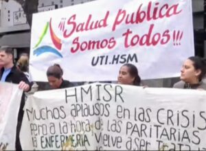 Paraná: enfermeros se movilizaron en reclamo por mejora salarial, nueva planificación de turnos y condiciones laborales