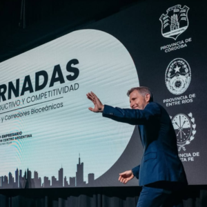 Frigerio, Pullaro y Llaryora se muestran unidos en Paraná, pero mantienen diferencias frente a Milei