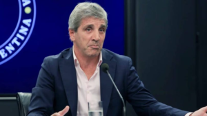 Denunciaron a Caputo por la pérdida de más de mil millones de dólares