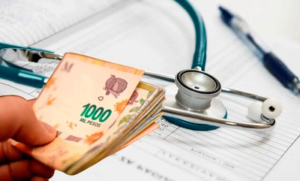 En la era Milei, las prepagas aumentaron hasta 500% y 1,2 millones de personas se quedaron sin cobertura médica