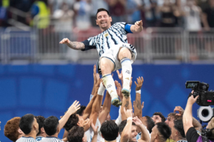 Lionel Messi llegó a la Argentina para disputar su último partido con la Selección argentina