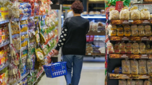 El consumo en Argentina no repunta: volvió a caer y registró un fuerte retroceso en los principales rubros
